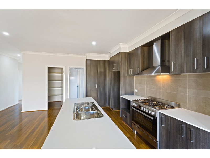 2 Moncton Way, Mickleham VIC 3064