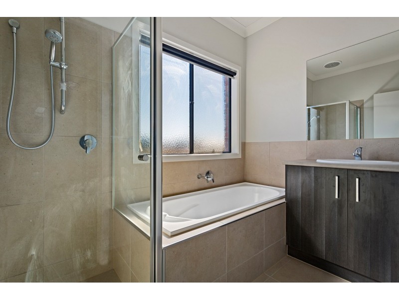 2 Moncton Way, Mickleham VIC 3064