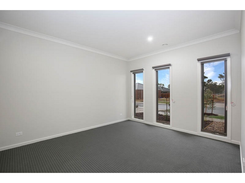 34 Aldergrove Parade, Mickleham VIC 3064