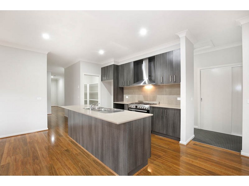 34 Aldergrove Parade, Mickleham VIC 3064