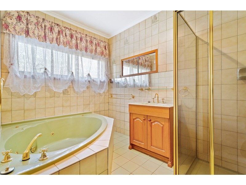 6 Bird Court, Hoppers Crossing VIC 3029