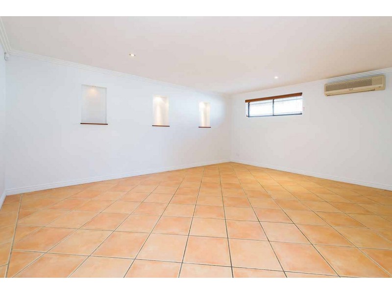12 Park Avenue, Broadbeach Waters QLD 4218