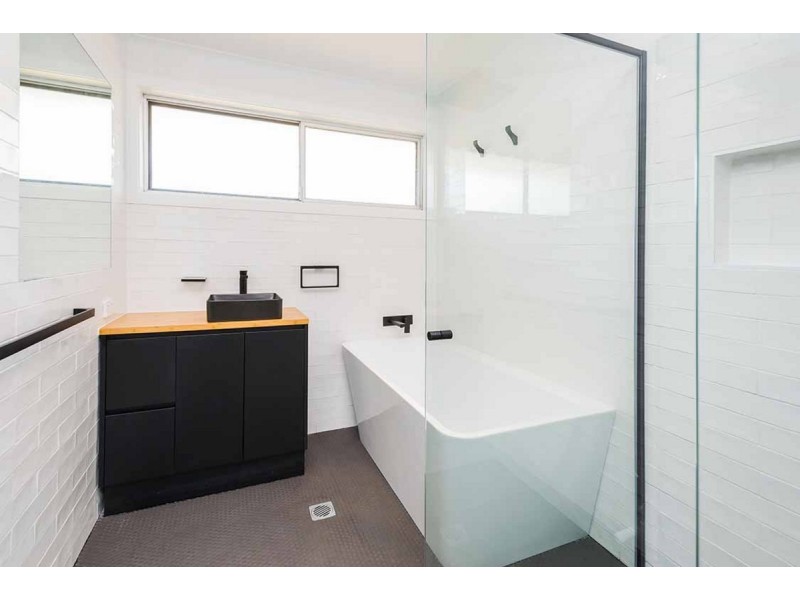 12 Park Avenue, Broadbeach Waters QLD 4218