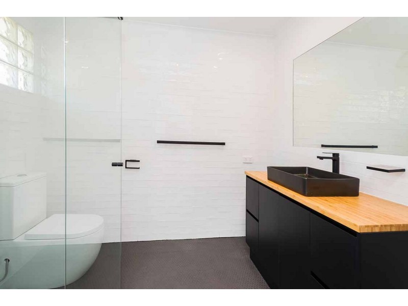 12 Park Avenue, Broadbeach Waters QLD 4218