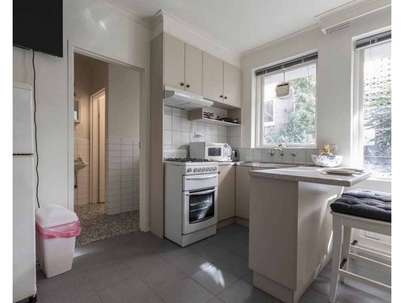 4/27 Robe Street, St Kilda VIC 3182
