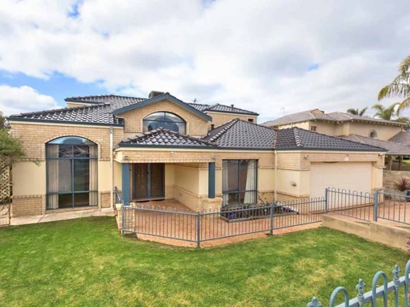 73 Anglesey Drive, Kardinya WA 6163