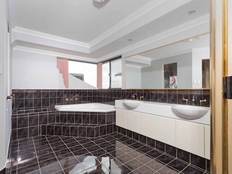 73 Anglesey Drive, Kardinya WA 6163