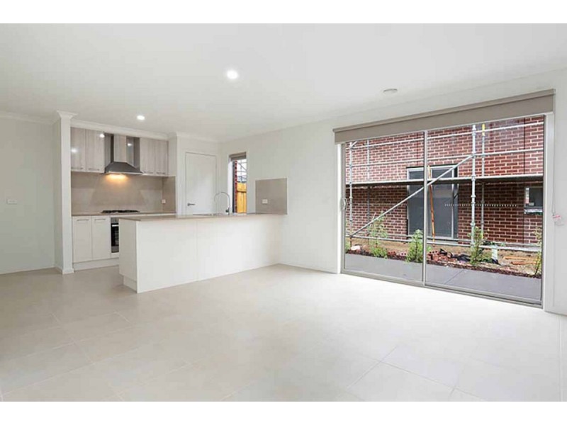 17 Wimbledon Grove, Truganina VIC 3029