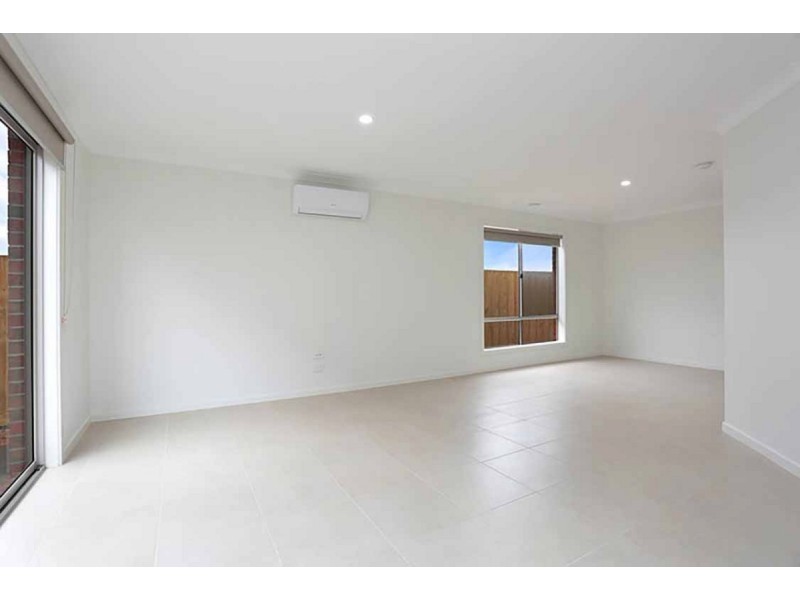 17 Wimbledon Grove, Truganina VIC 3029