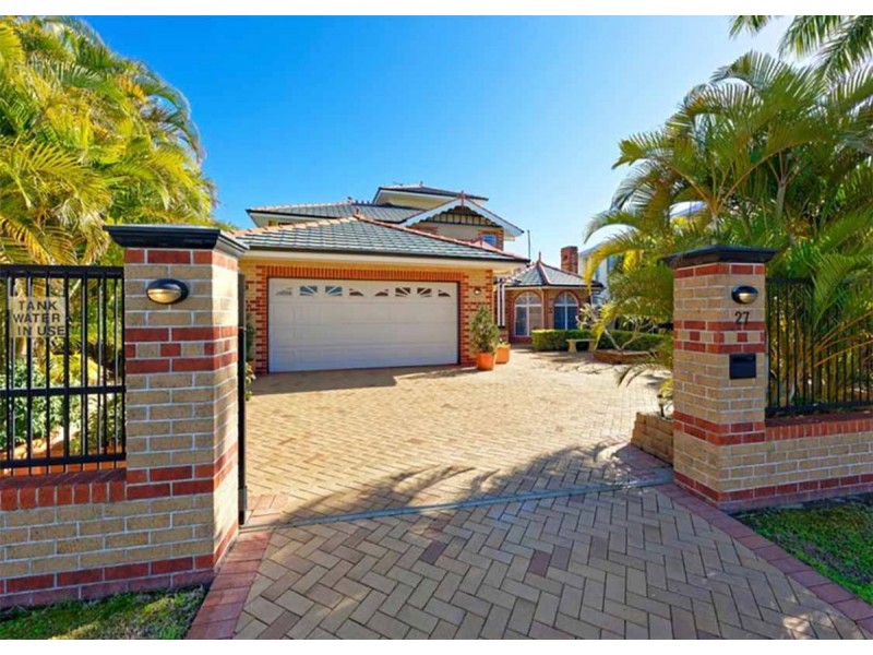 27 Constance Court, Newport QLD 4020