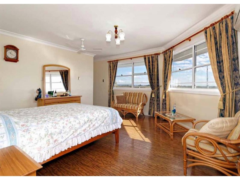 27 Constance Court, Newport QLD 4020