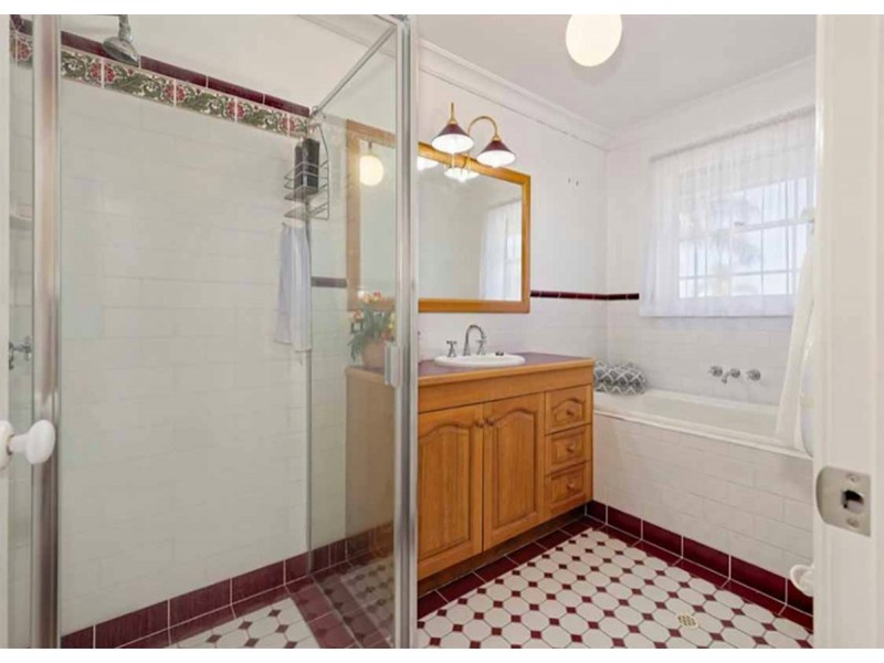 27 Constance Court, Newport QLD 4020