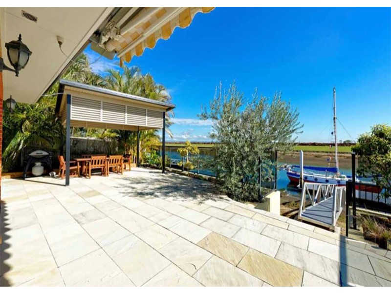 27 Constance Court, Newport QLD 4020