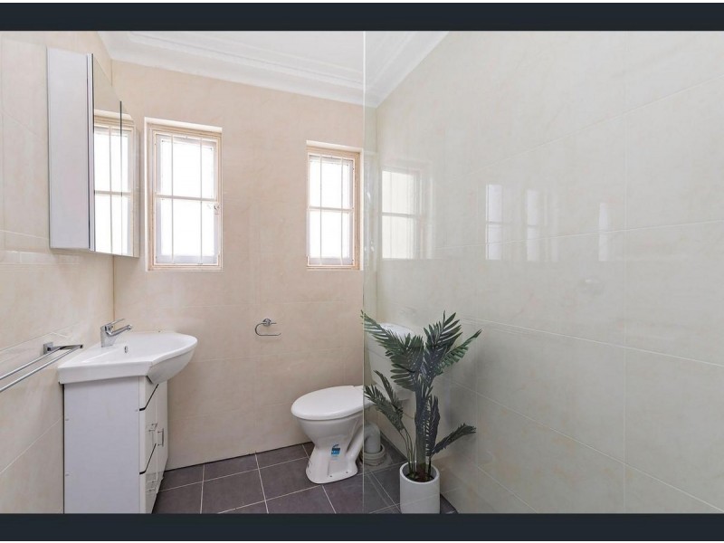 1/5 Esplanade, Ashfield NSW 2131