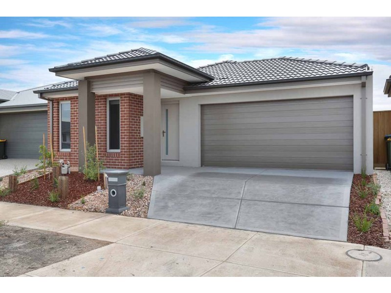 17 Tamworth Grove, Point Cook VIC 3030