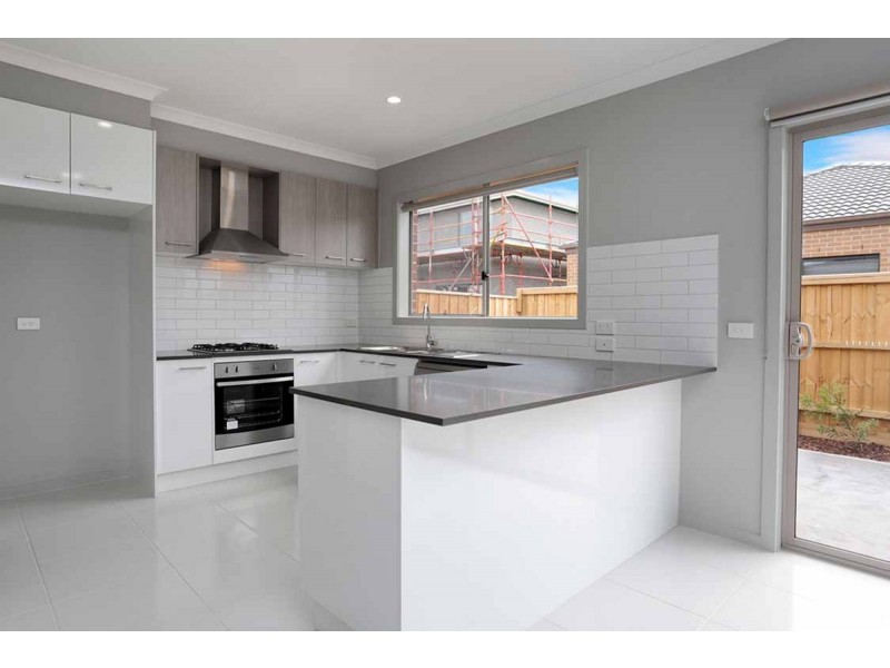 17 Tamworth Grove, Point Cook VIC 3030