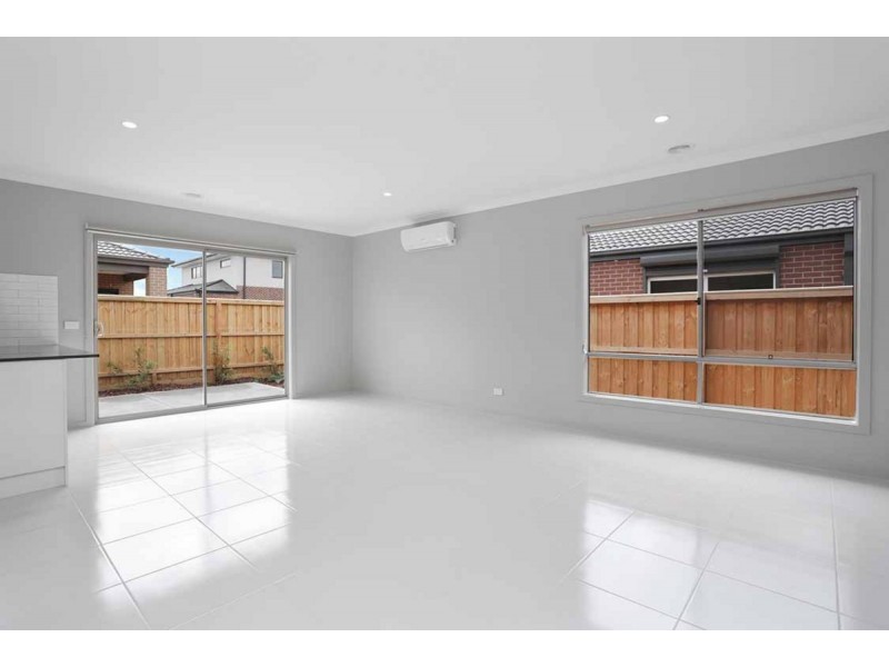 17 Tamworth Grove, Point Cook VIC 3030