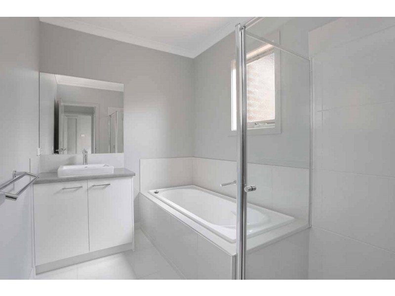 17 Tamworth Grove, Point Cook VIC 3030