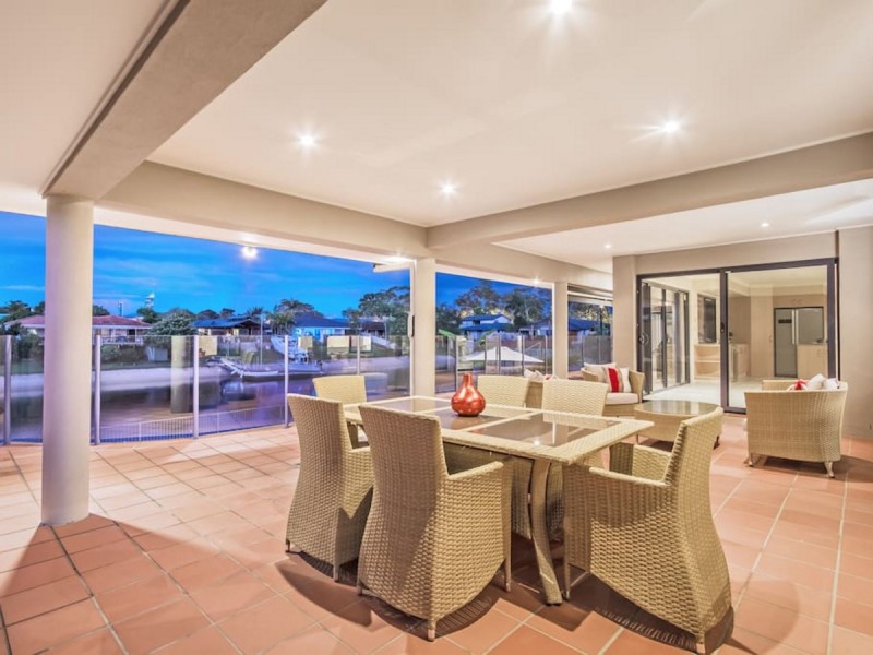 9 Delungra Street, Broadbeach Waters QLD 4218