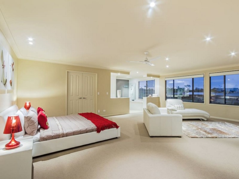 9 Delungra Street, Broadbeach Waters QLD 4218