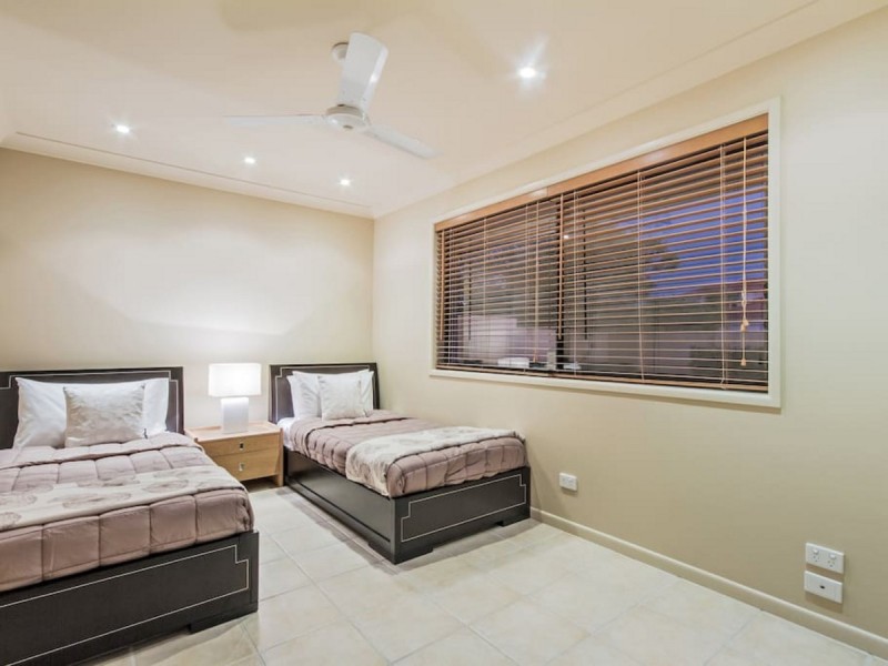 9 Delungra Street, Broadbeach Waters QLD 4218