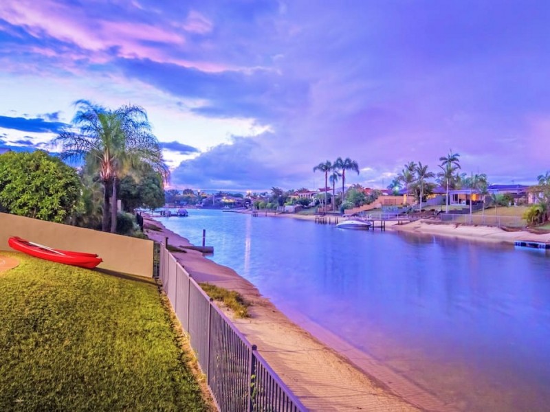 9 Delungra Street, Broadbeach Waters QLD 4218