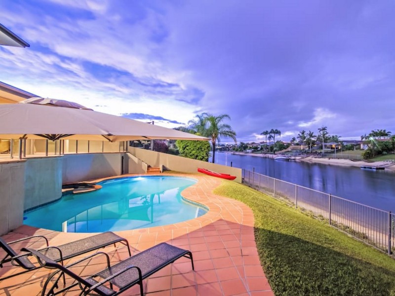 9 Delungra Street, Broadbeach Waters QLD 4218