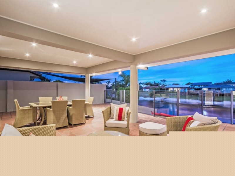 9 Delungra Street, Broadbeach Waters QLD 4218