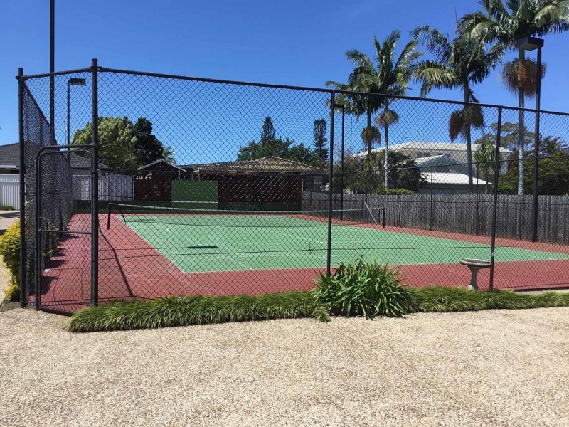 4 Saxonvale Terrace, Mermaid Waters QLD 4218