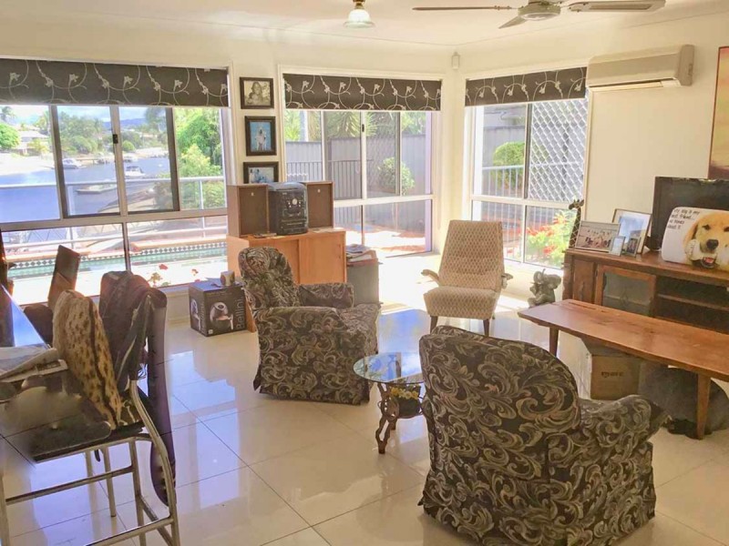 4 Saxonvale Terrace, Mermaid Waters QLD 4218