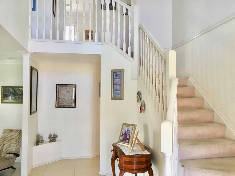 4 Saxonvale Terrace, Mermaid Waters QLD 4218