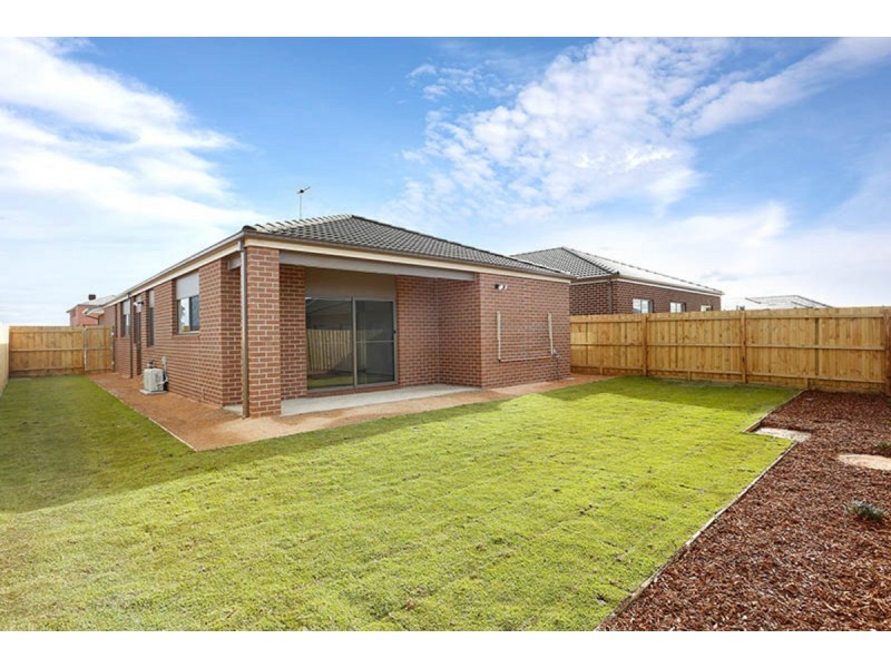15 Parkinson Street, Melton South VIC 3338