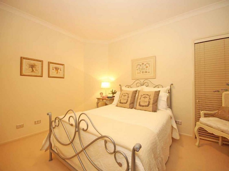 10 Volunteer Street, Newport QLD 4020