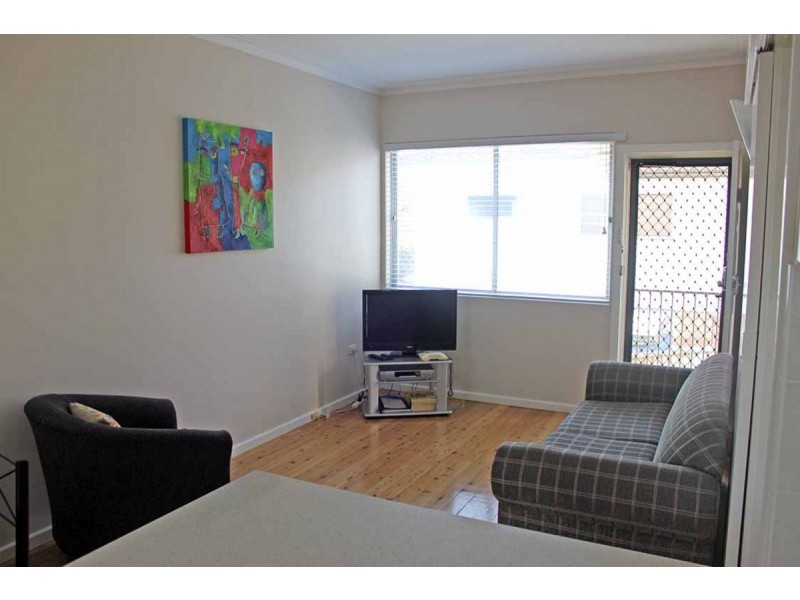 2/10 Kuranda Crescent, Kotara NSW 2289