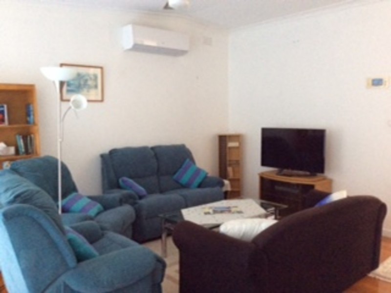 8 Robin Street, Lakes Entrance VIC 3909