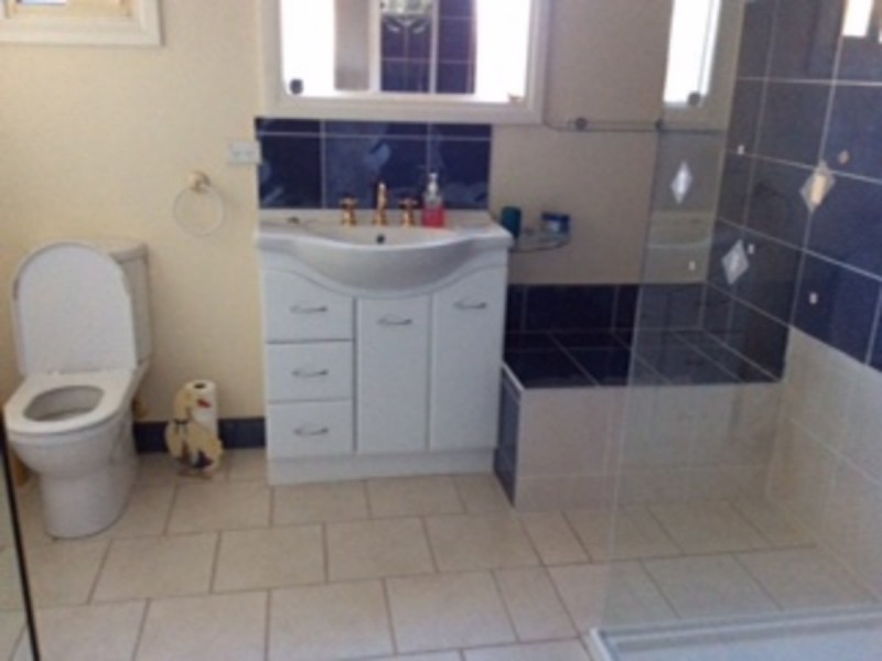 8 Robin Street, Lakes Entrance VIC 3909