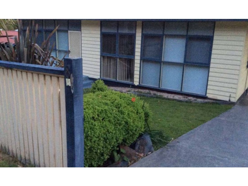 8 Robin Street, Lakes Entrance VIC 3909