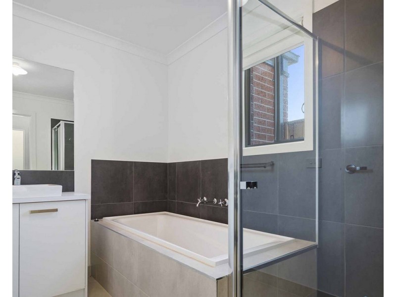 25 Singleton Way, Point Cook VIC 3030