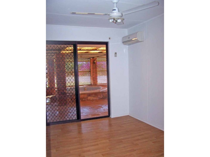 17 Elliott Cresent, Dampier WA 6713