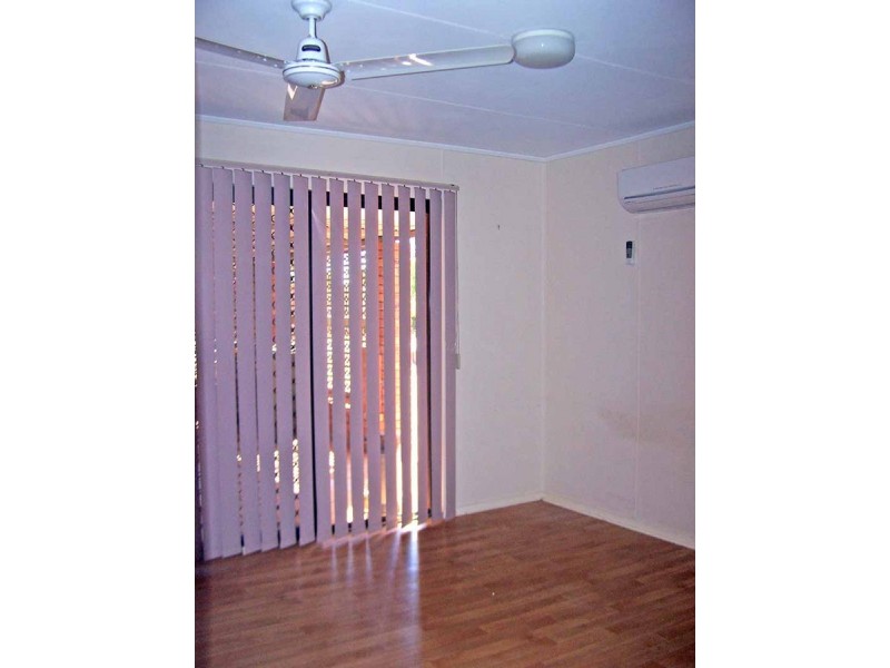 17 Elliott Cresent, Dampier WA 6713