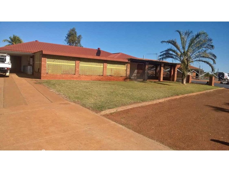 17 Elliott Cresent, Dampier WA 6713