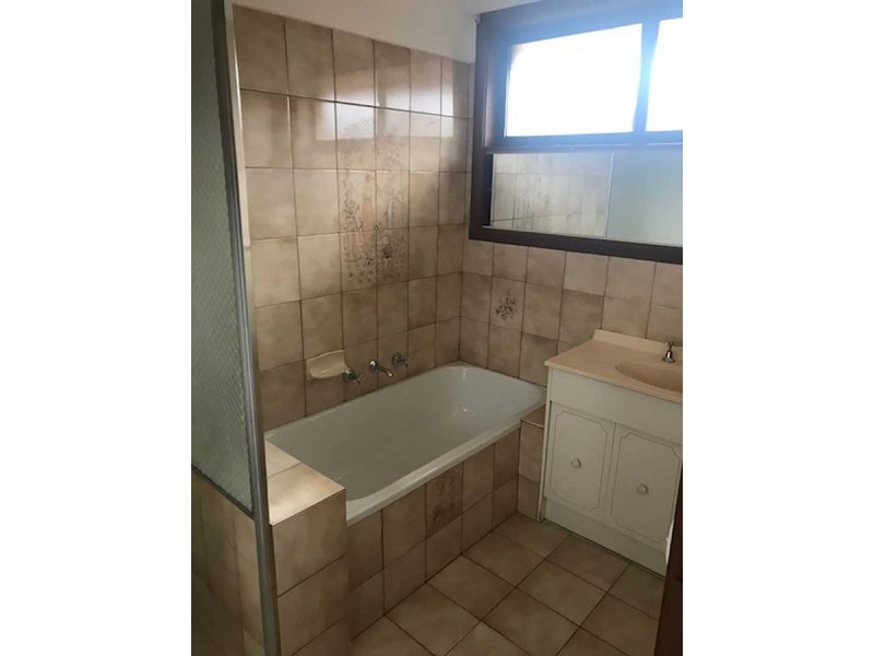 4 Chetwyn Drive, Kings Park VIC 3021