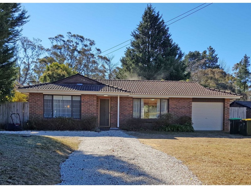 121 Waratah Road, Wentworth Falls NSW 2782