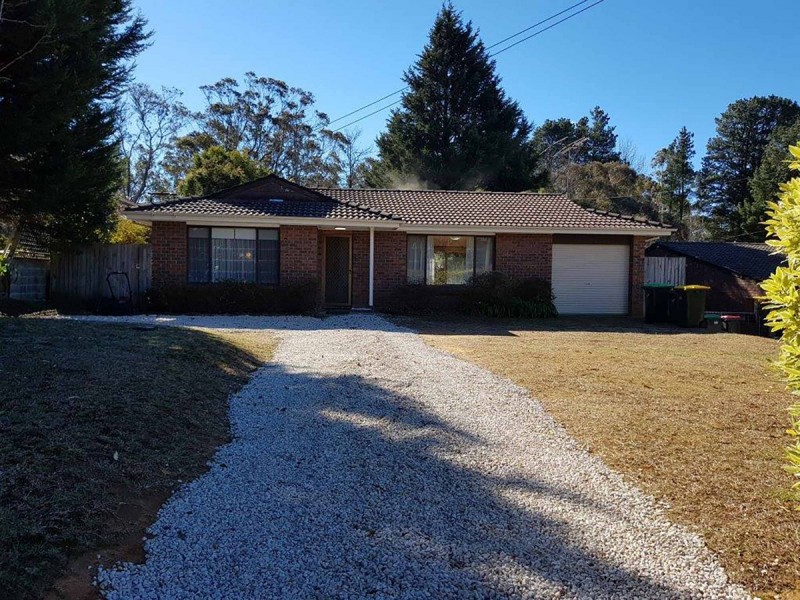 121 Waratah Road, Wentworth Falls NSW 2782