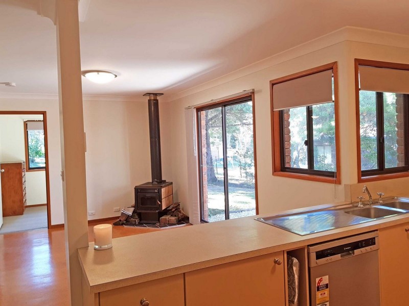 121 Waratah Road, Wentworth Falls NSW 2782