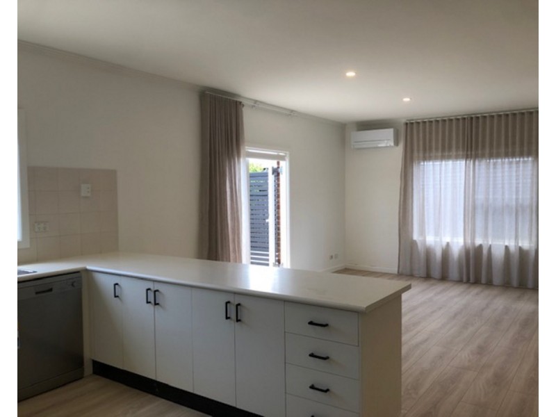 2/312 Aberdeen Street, Manifold Heights VIC 3218