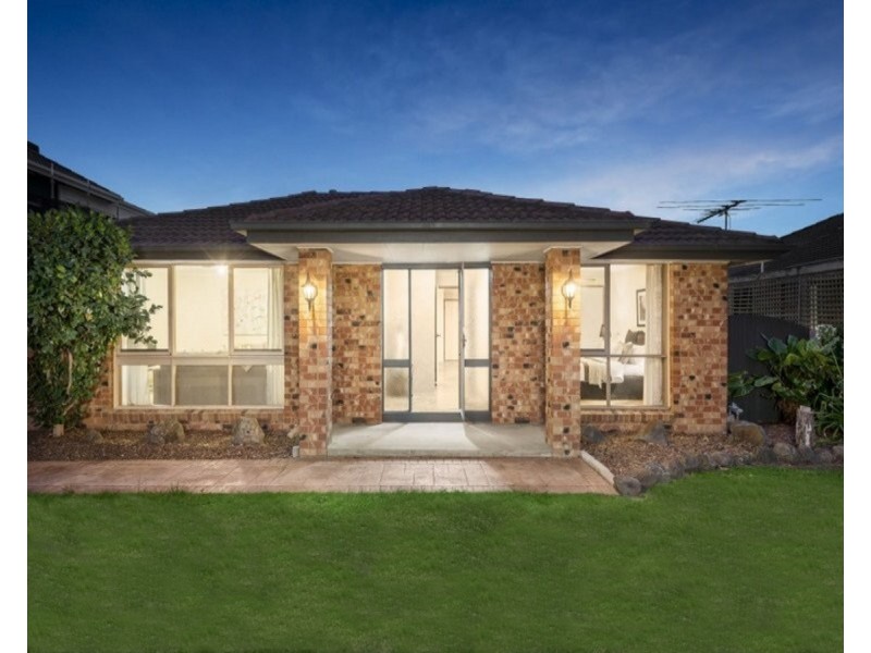 18 Valleyview Drive, Rowville VIC 3178