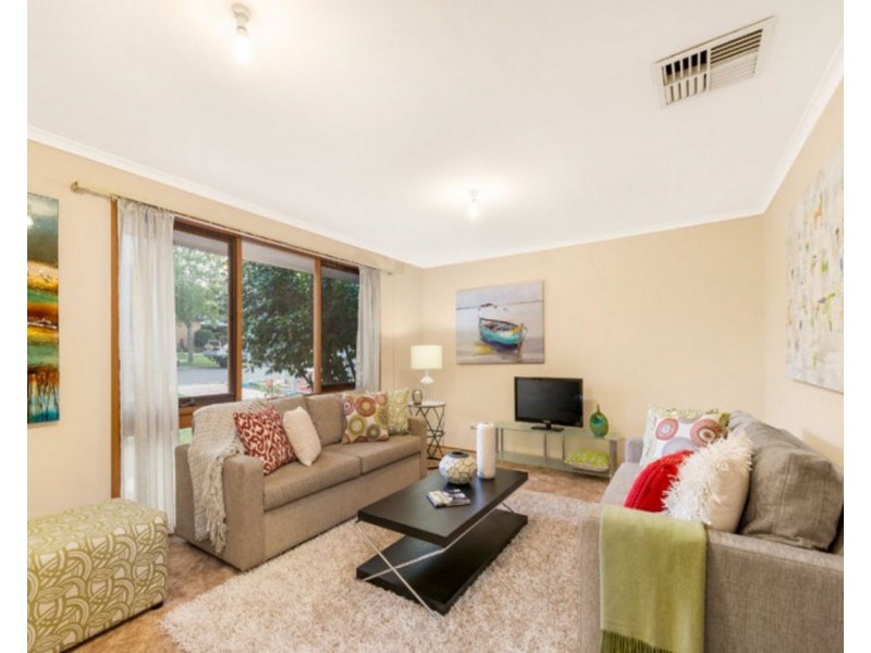 18 Valleyview Drive, Rowville VIC 3178