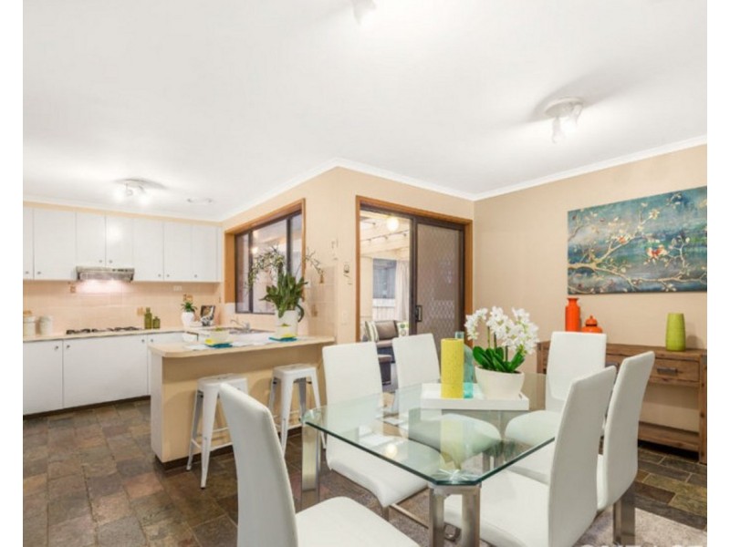 18 Valleyview Drive, Rowville VIC 3178