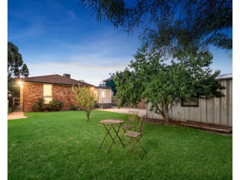 18 Valleyview Drive, Rowville VIC 3178